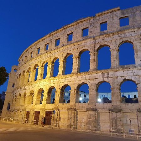 Amphitheater Apartment Pula Exteriör bild