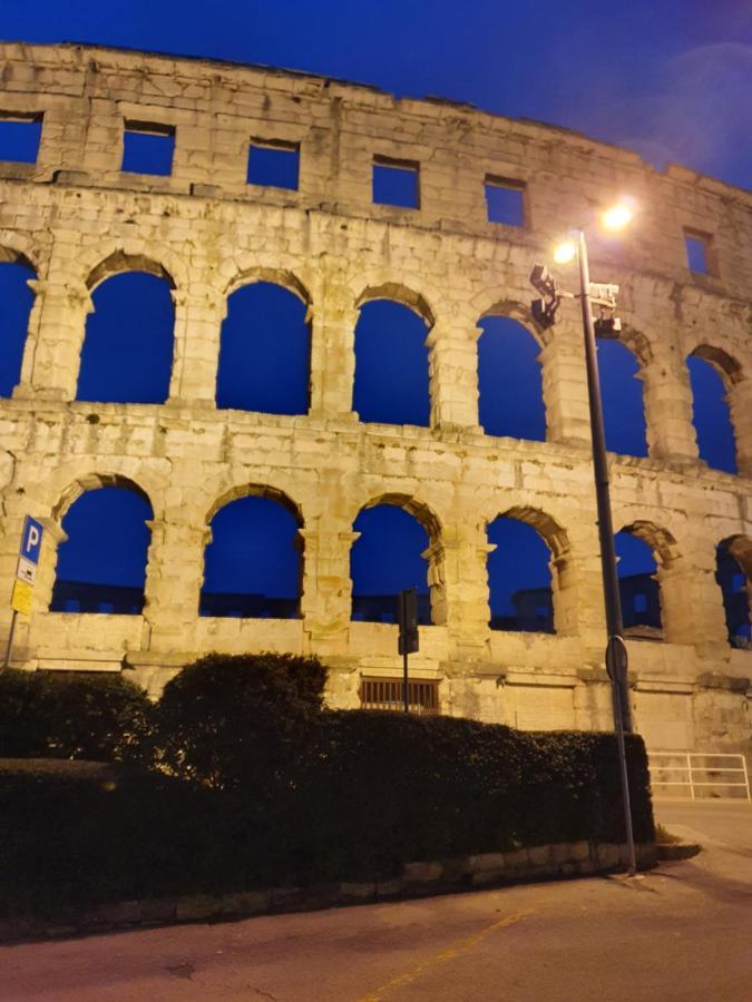 Amphitheater Apartment Pula Exteriör bild